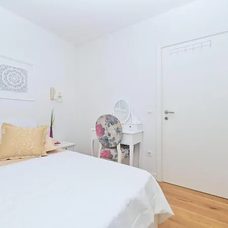 Apartment Hani 2 *