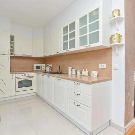 Apartment Hani 2 *