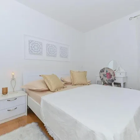 Hani 2 * Makarska